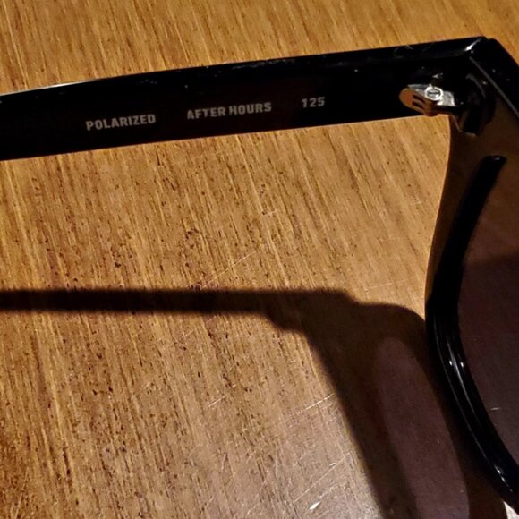 QUAY Afterhours Polarized Black Square Sunglasses EUC